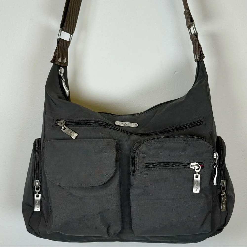 Baggallini ‘Everywhere’ Bag Charcoal Gray Bright Pink Lining Adjustable Strap - Picture 2 of 16